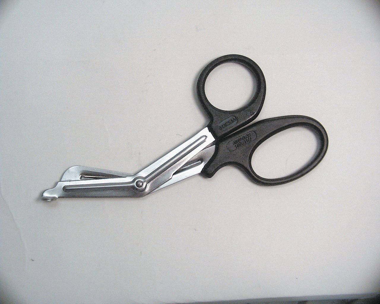 Universal Bandage Scissor Plastic Handle - Red Stainless Steel, 18 Cm - 7 1/2