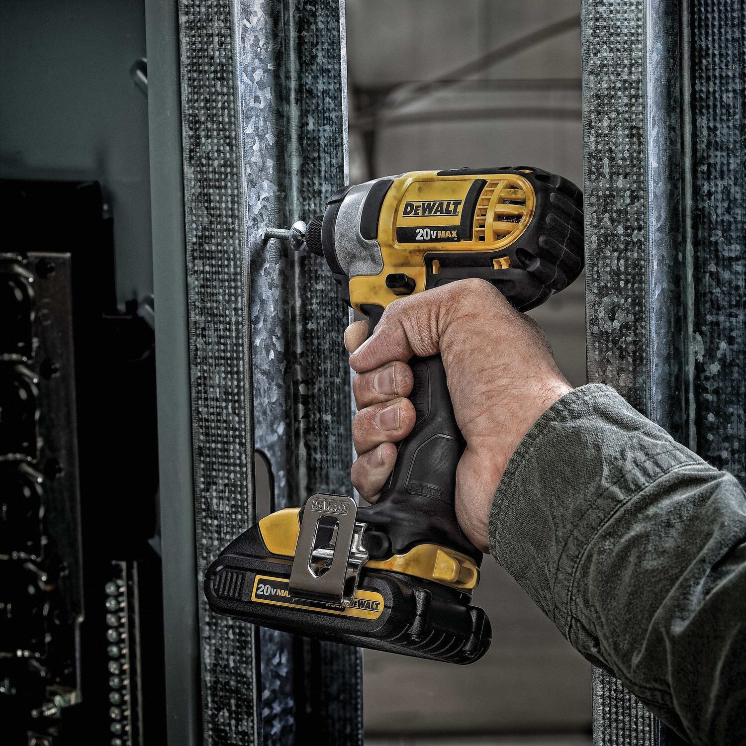 DEWALT Impact Driver 1,400 inlb Max. Torque, 2,800 RPM Free Speed