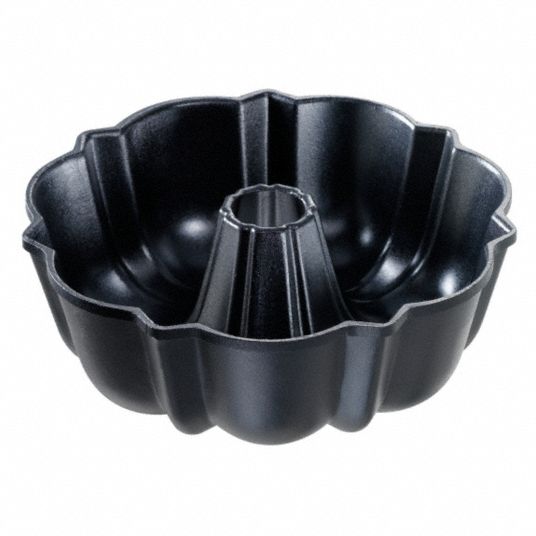 Chicago Metallic 51224 8 3/16 x 2 5/8 Non-Stick Aluminum Fluted Bundt  Cake Pan - 6 Cup Capacity