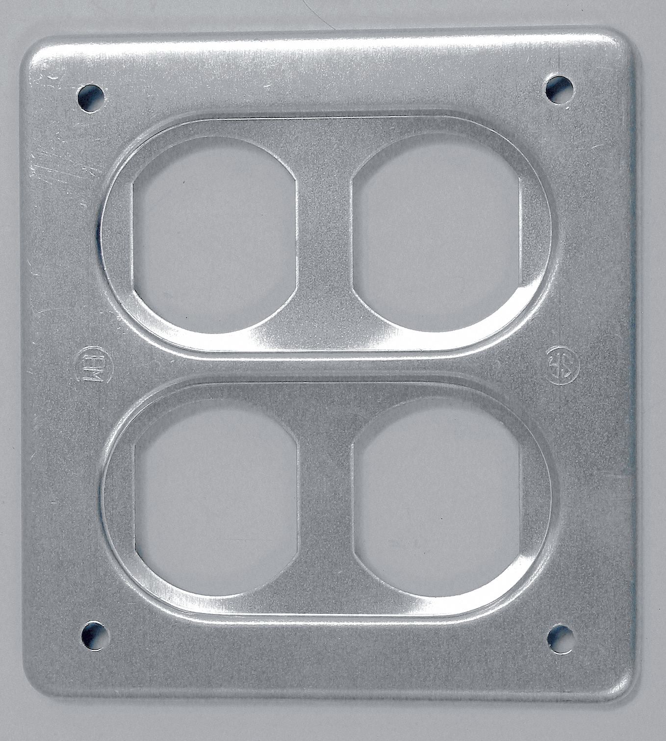 DEUX PRISES DUPLEX, 2 GROUPES, FS, ÉTANCHE, 4 5/8 X 4 9/16 PO, ALU ESTAMPÉ