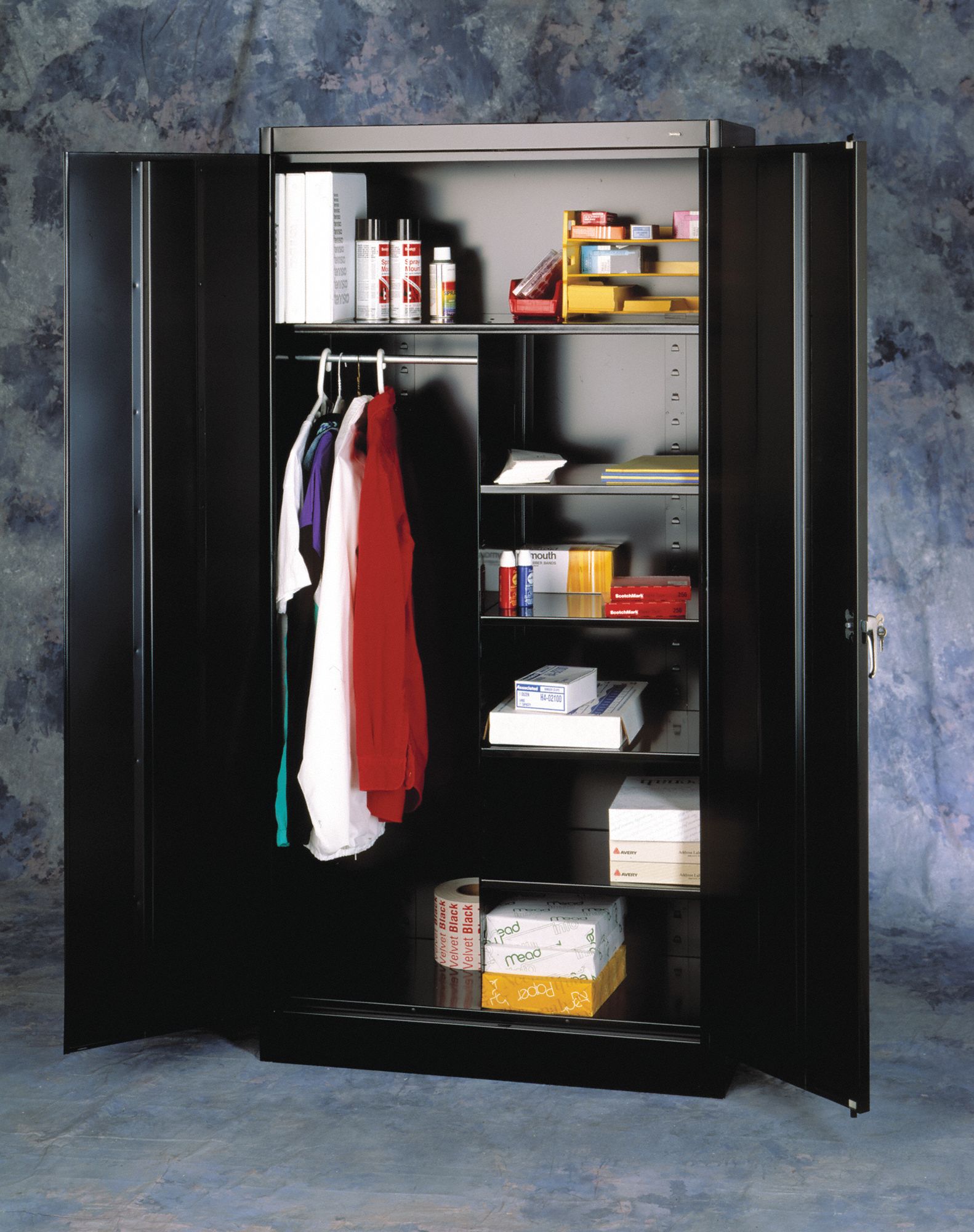 ARMOIRE COMBINÉE,4 ÉTAGÈRES RGLB,CAPCHG 150 LB,NR,36 X 72 X 18 PO,AC/CHROME