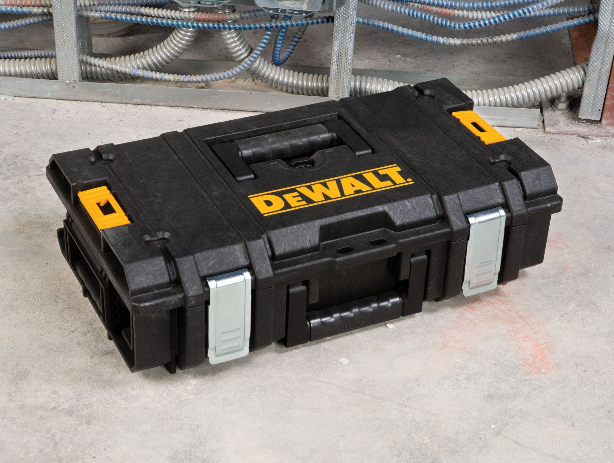 Dewalt Plastic Portable Stackable Tool Box 6 14 In Overall Height 21 58 In Overall Width 1001