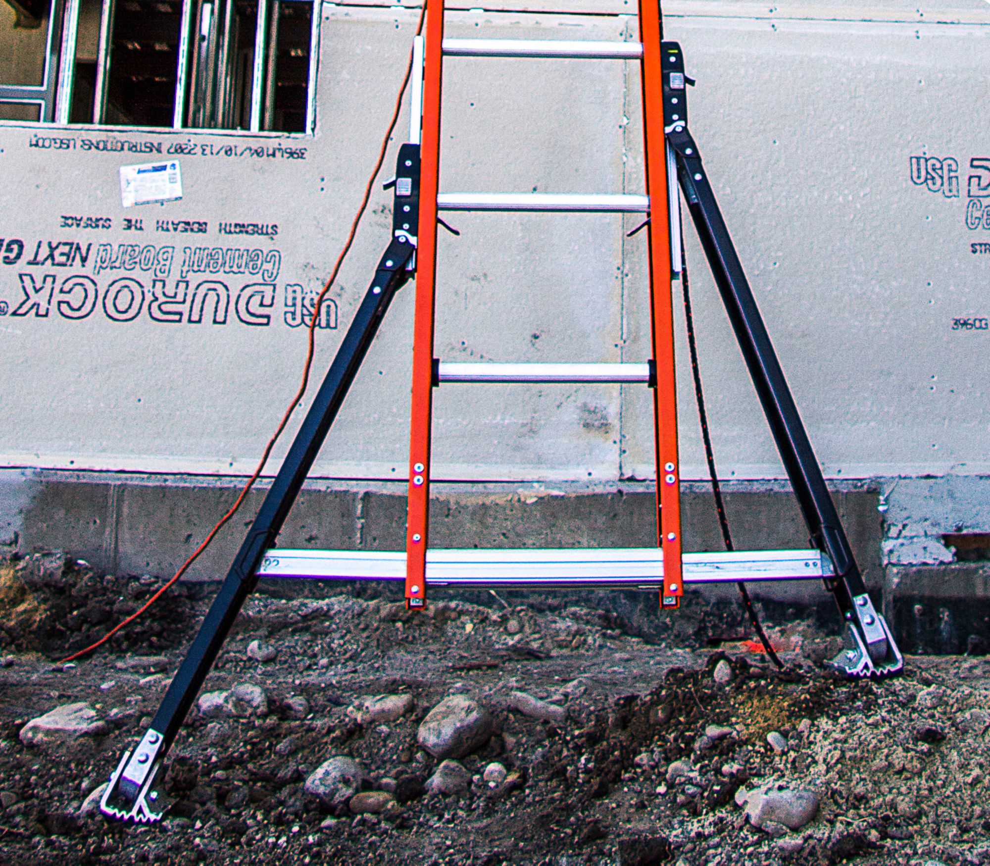 LITTLE GIANT 28 ft Fiberglass Extension Ladder, 300 lb Load Capacity, 74.0 lb Net Weight 6XWH0