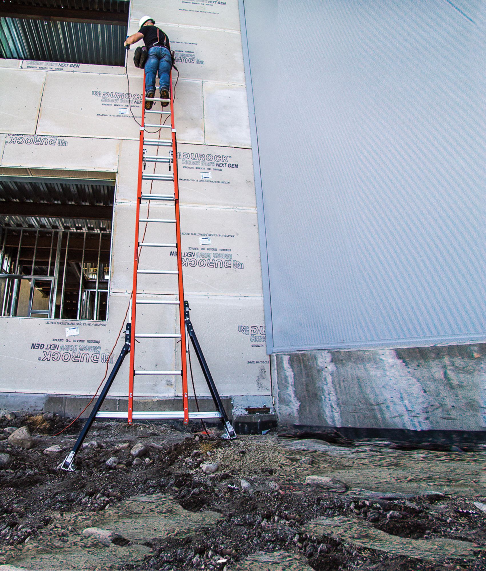 LITTLE GIANT 28 ft Fiberglass Extension Ladder, 300 lb Load Capacity, 74.0 lb Net Weight 6XWH0