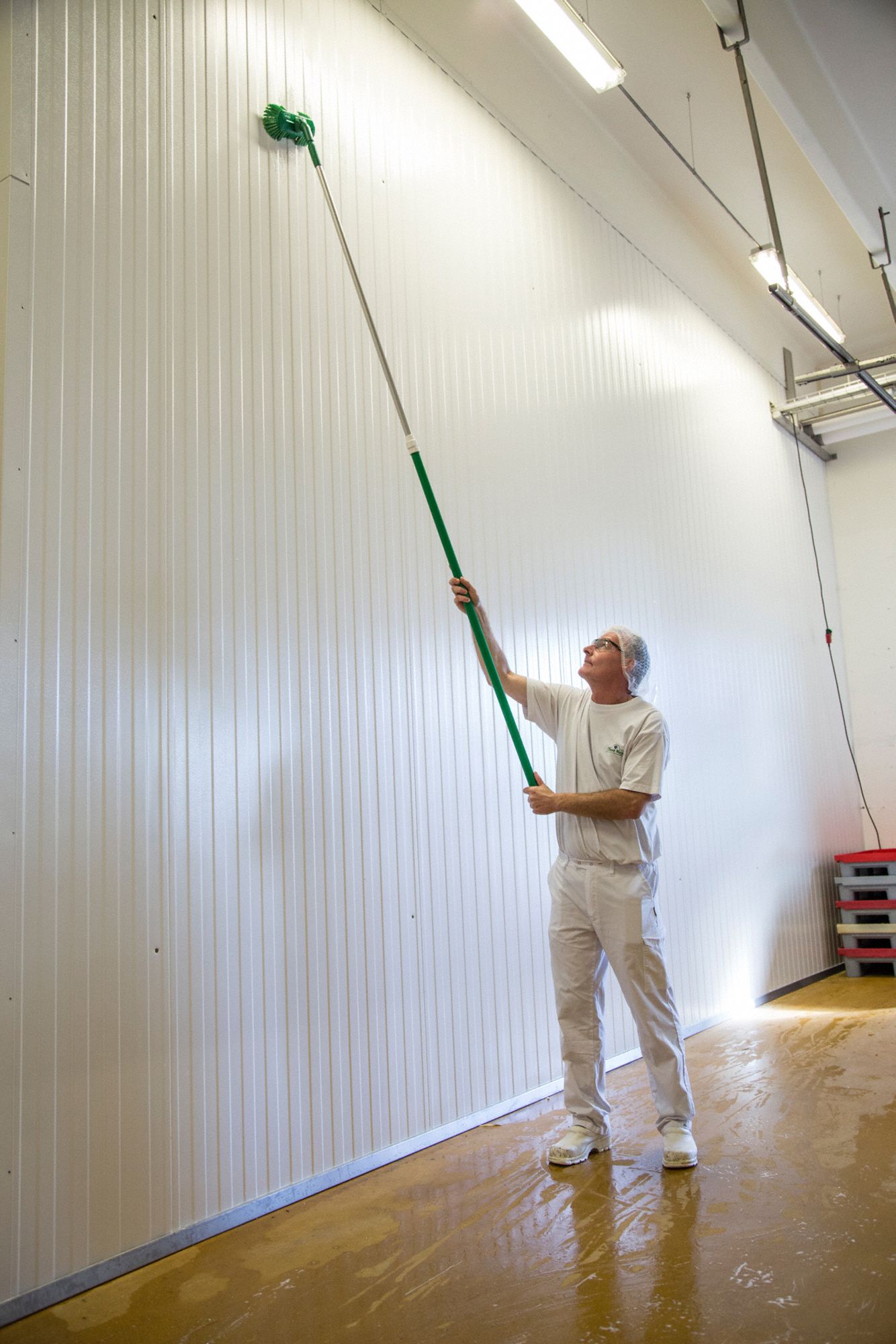 VIKAN Aluminum European Thread Telescoping Pole, 5 to 91/4 ft 9T260