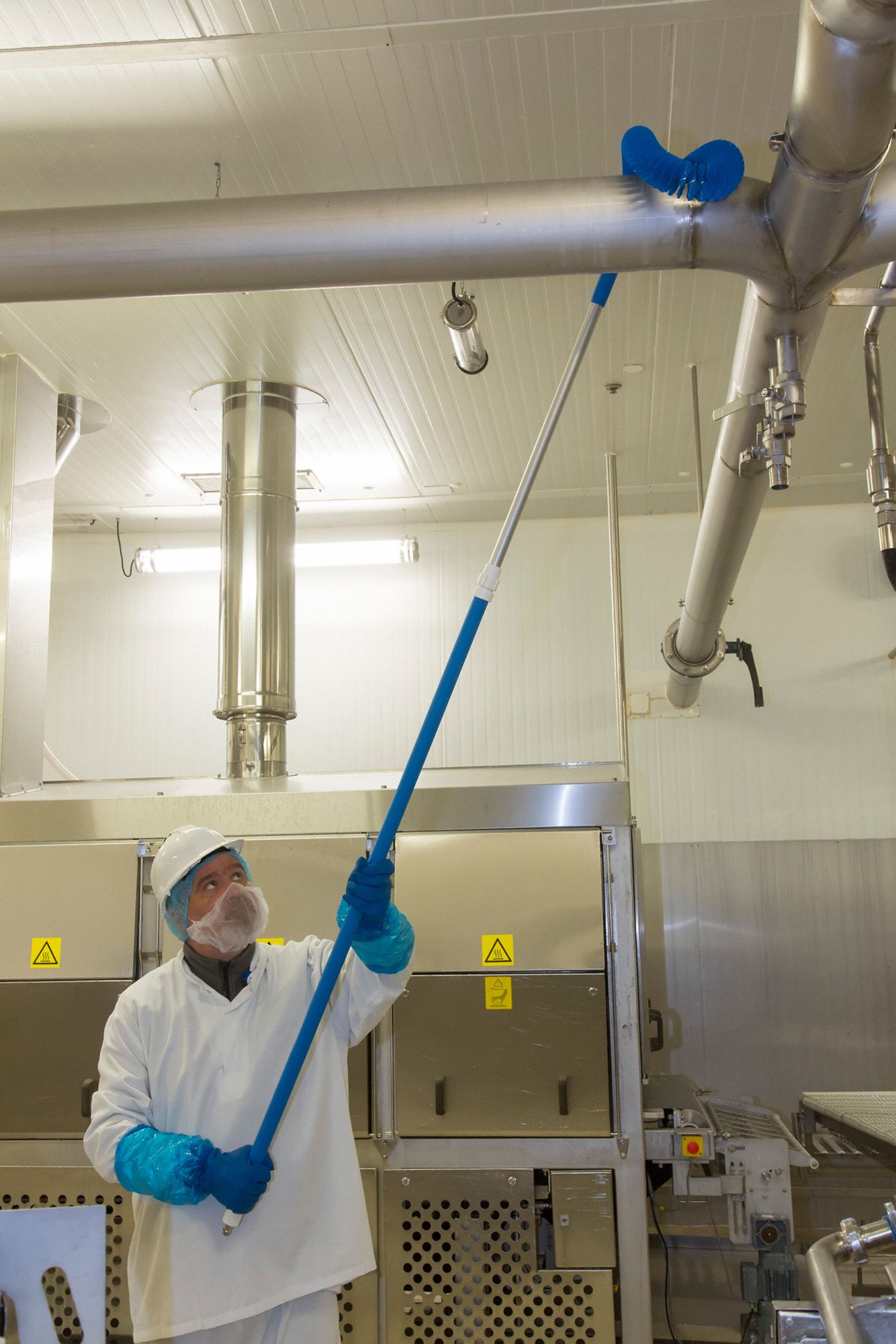 VIKAN Aluminum European Thread Telescoping Pole, 5 to 91/4 ft 9T260