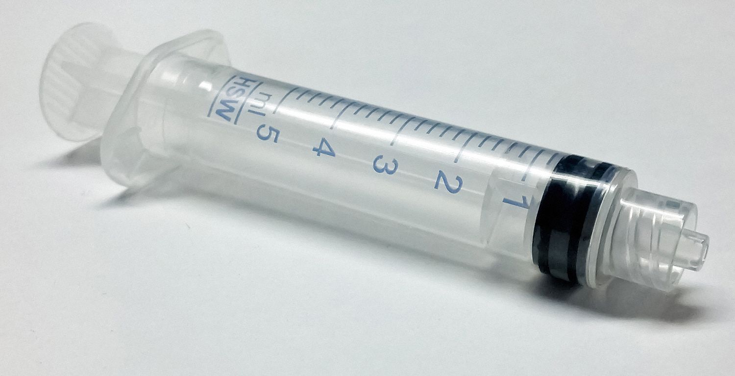 3-Part Disposable Syringe: 5 mL Capacity, Polypropylene, Sharp, Tri-Bevel Needles, 100 PK