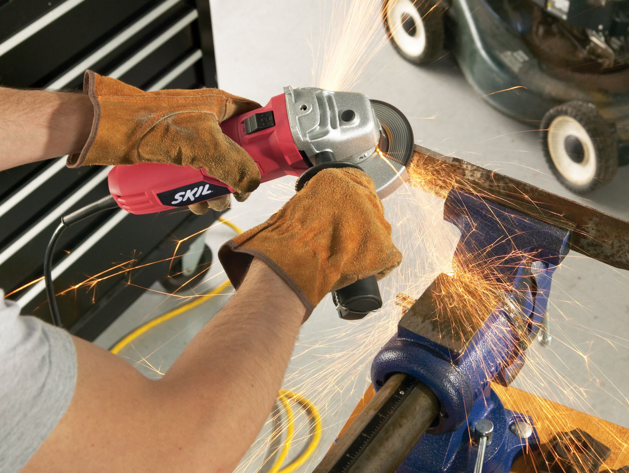 SKIL Angle Grinder, 4 1/2 in Wheel Dia., 6 Amps, 120V AC, 11,000 RPM No