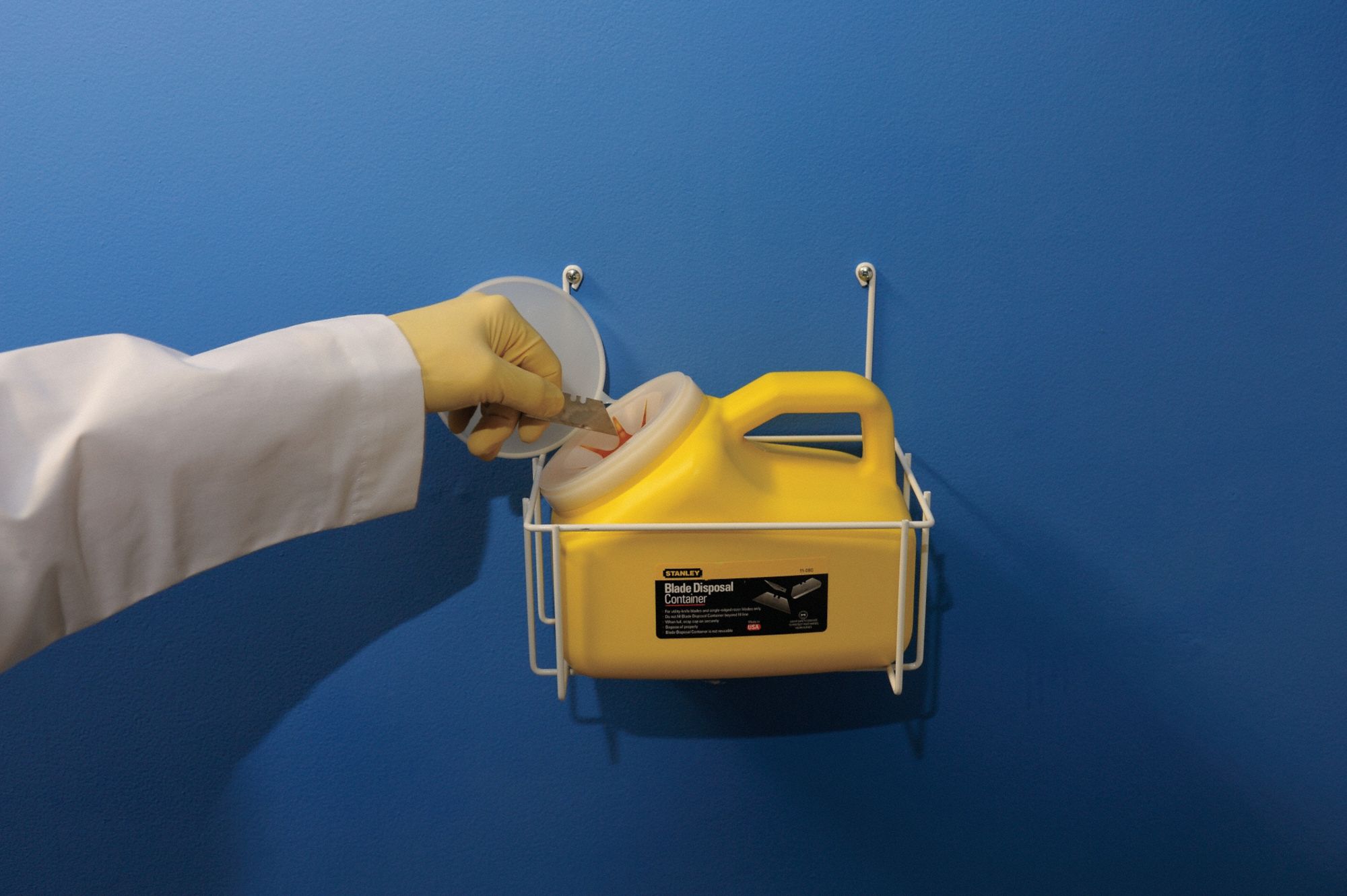 STANLEY Blade Disposal Unit Blade Disposal Container, Approximately (5000) Blades, Plastic