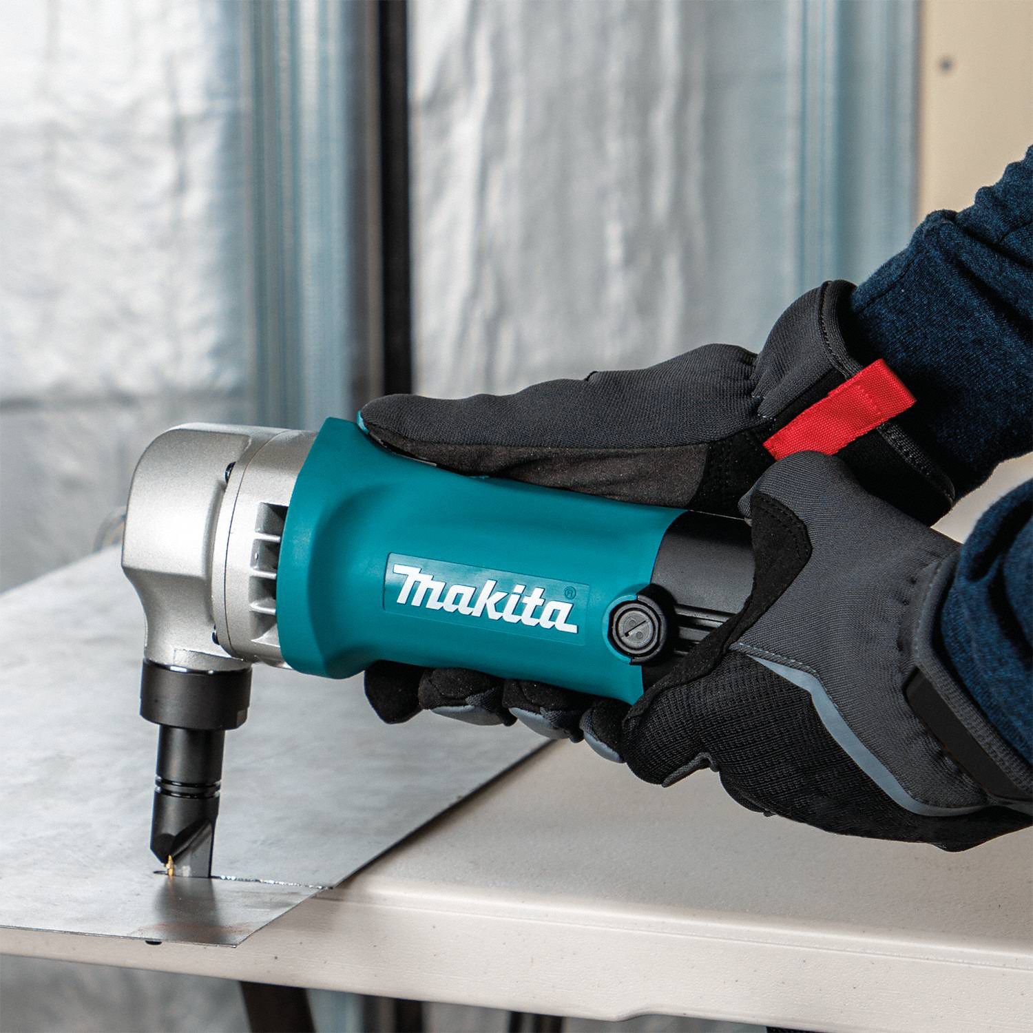 Makita Nibbler 1 34 In Min Cutting Radius 16 Ga Capacity Steel