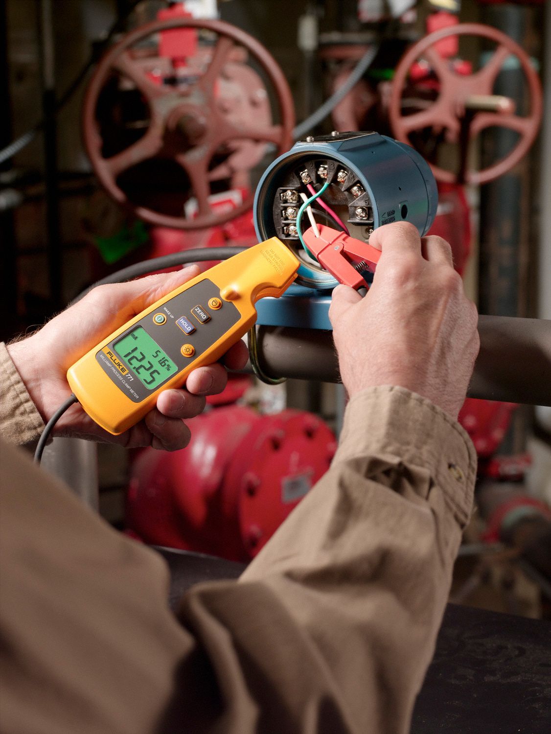 FLUKE Clamp On Digital Clamp Meter, 14° to 122°F Temp. Range, 0.3 in (8