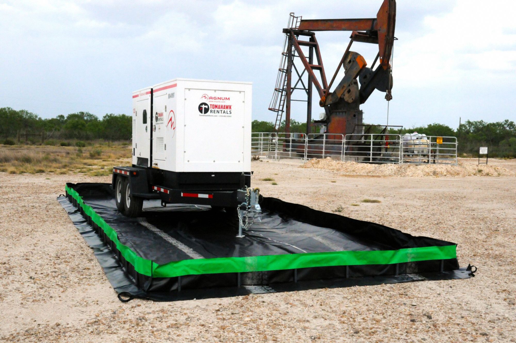 ULTRATECH Collapsible Berm 4 ft W x 6 ft L, 179 gal Spill Capacity