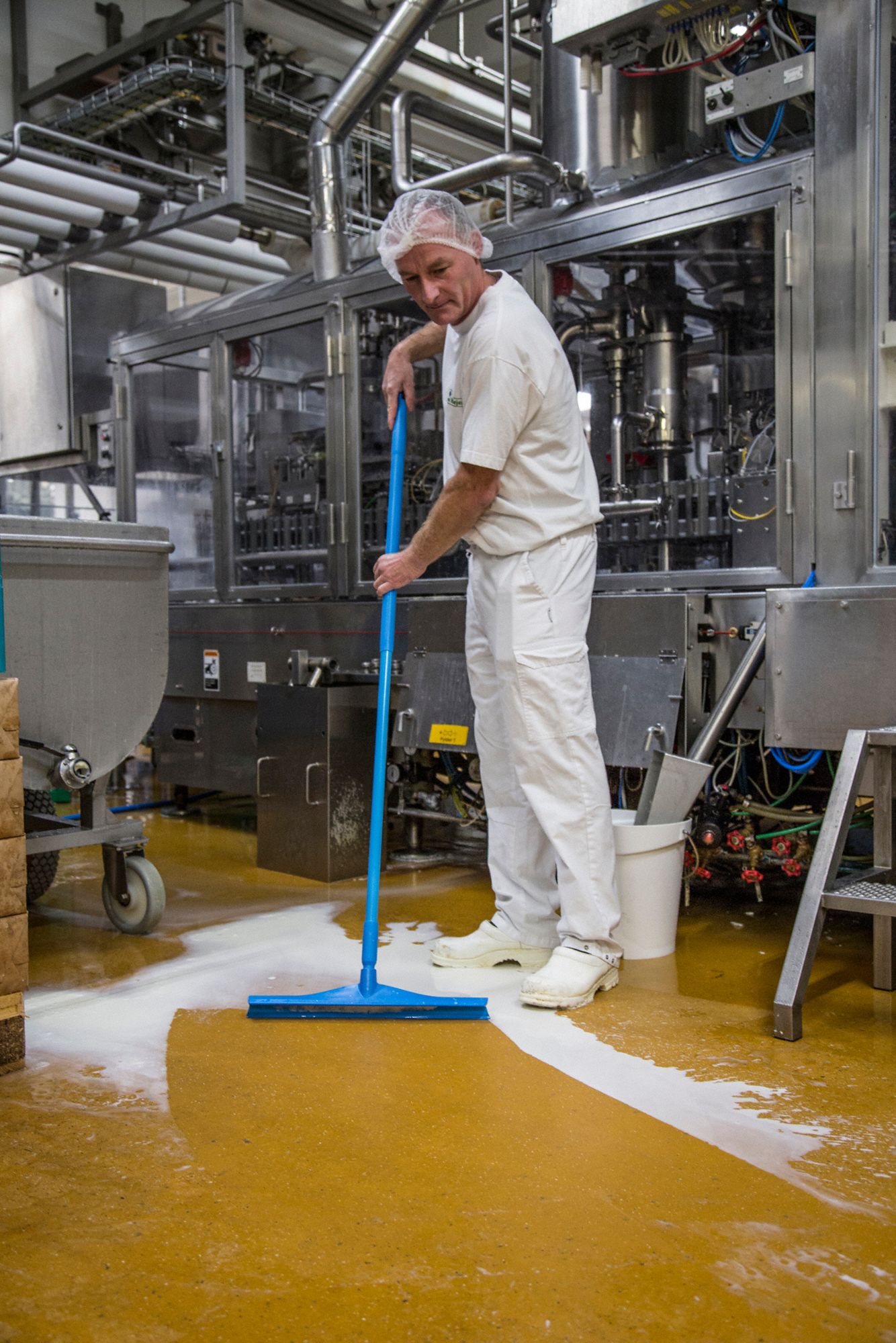 VIKAN 20 inW Straight Rubber Floor Squeegee With Handle, White 45GP79