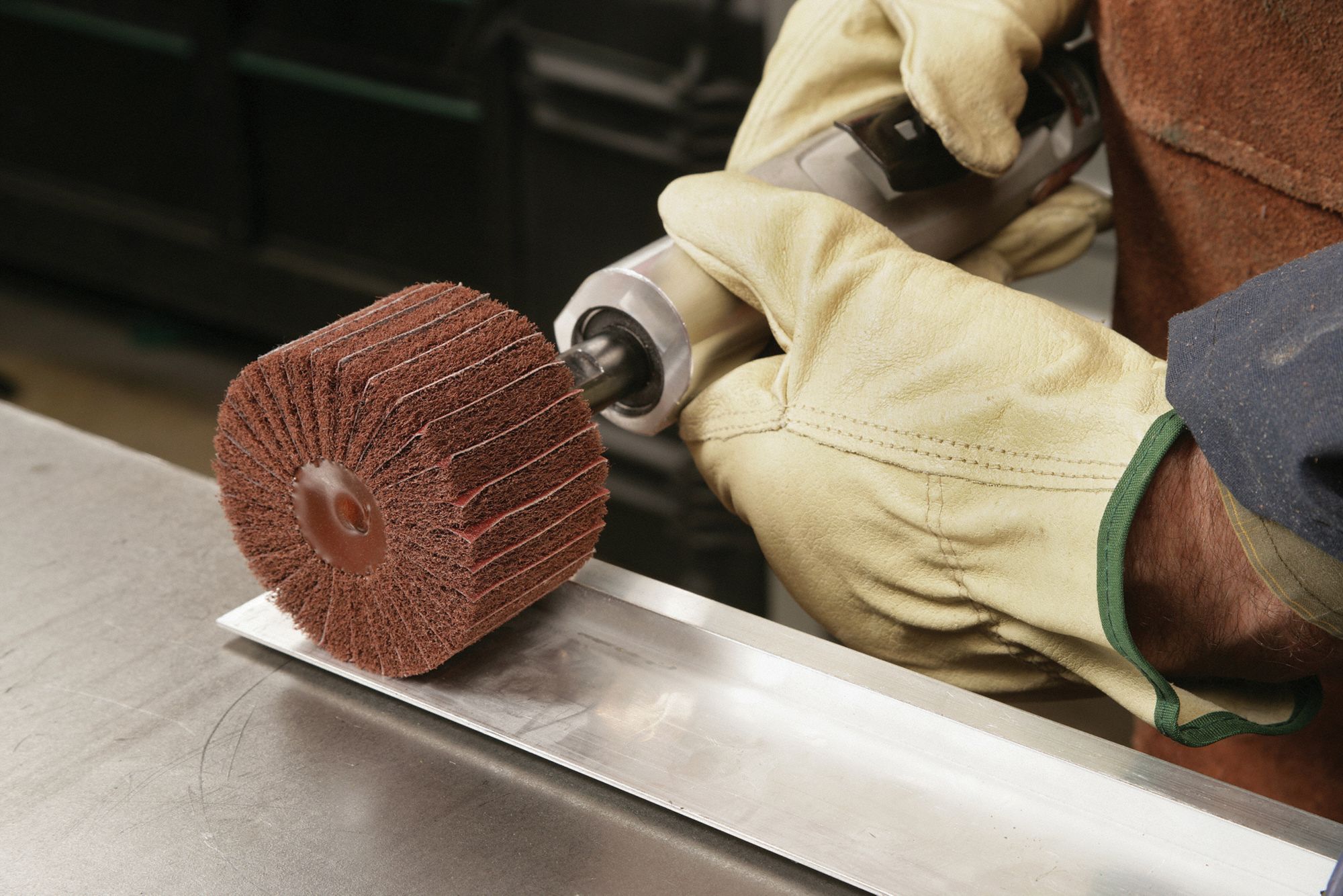 SCOTCHBRITE Coated, Straight, Mounted Flap Wheel, Aluminum Oxide, 3 in