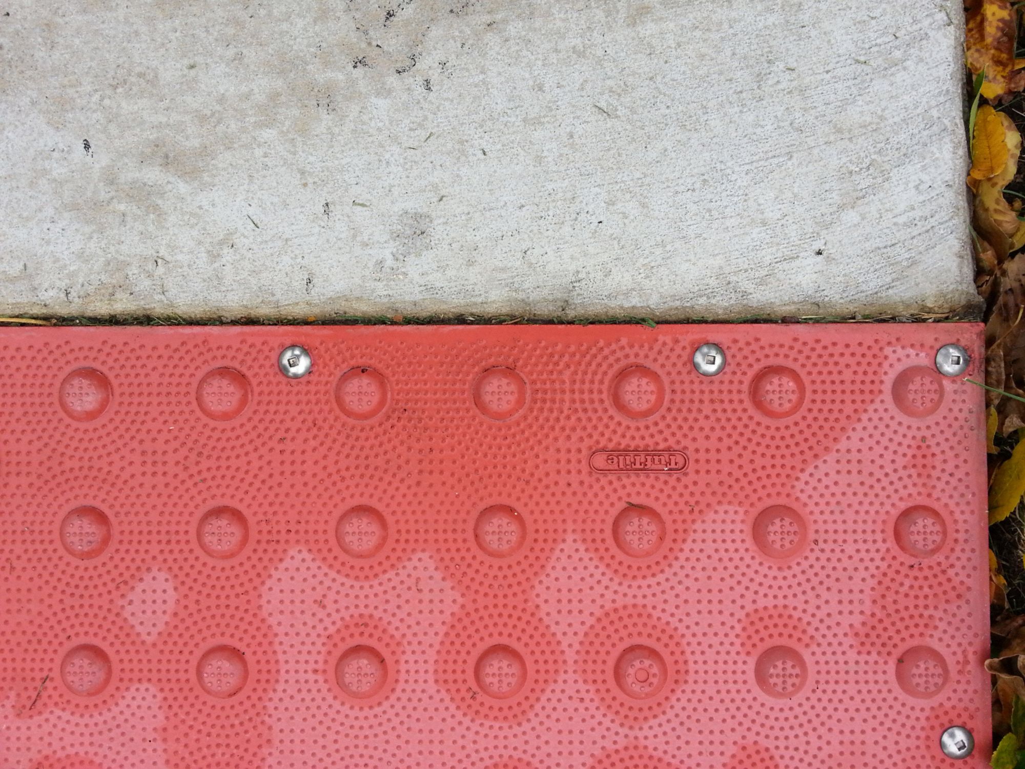 TUFTILE Colonial Red ADA Warning Pad, 5 ft x 2 ft x 13/32 in 20VA58