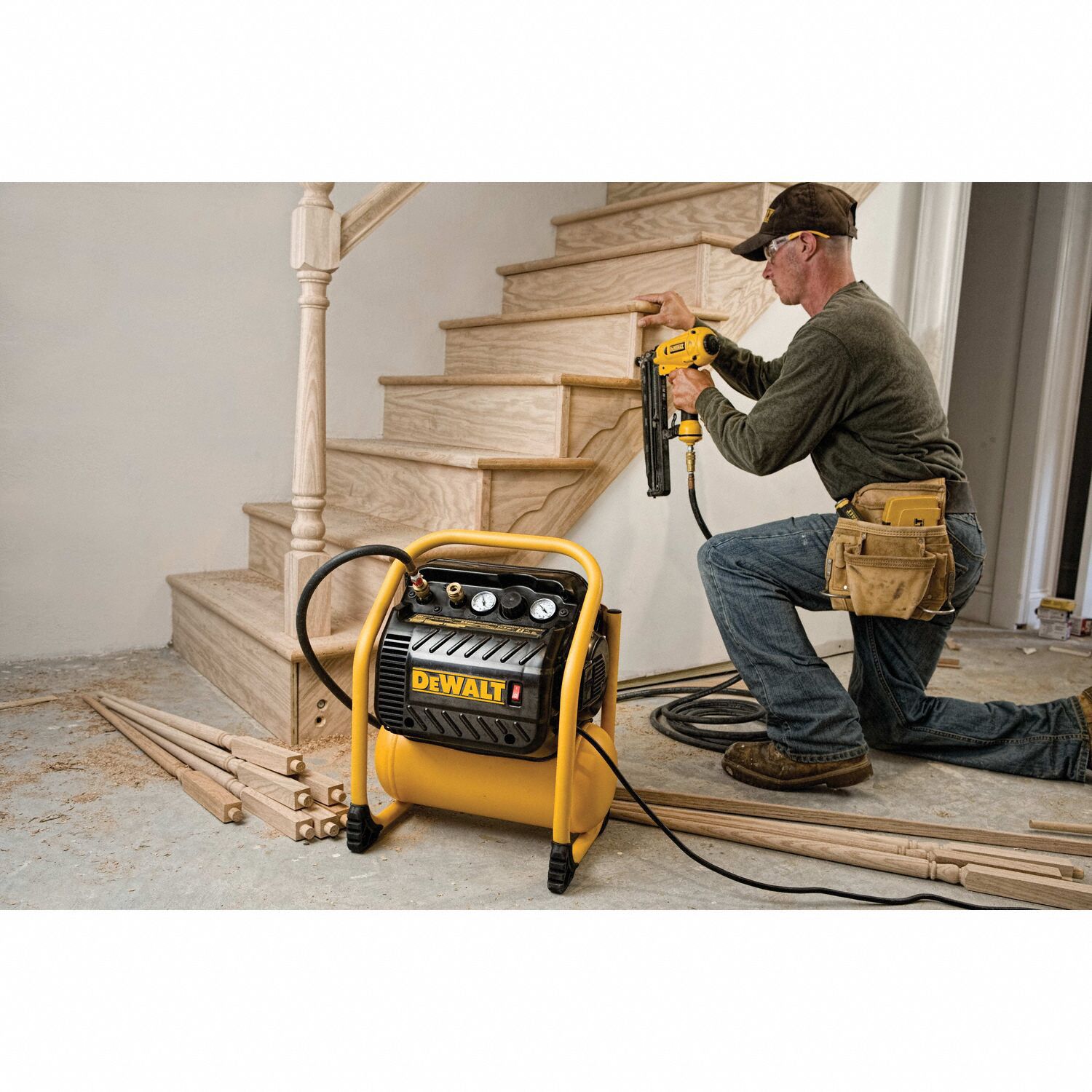 DEWALT Portable Air Compressor Quiet, Oil Free, 2.5 gal, Hot Dog, 1.1