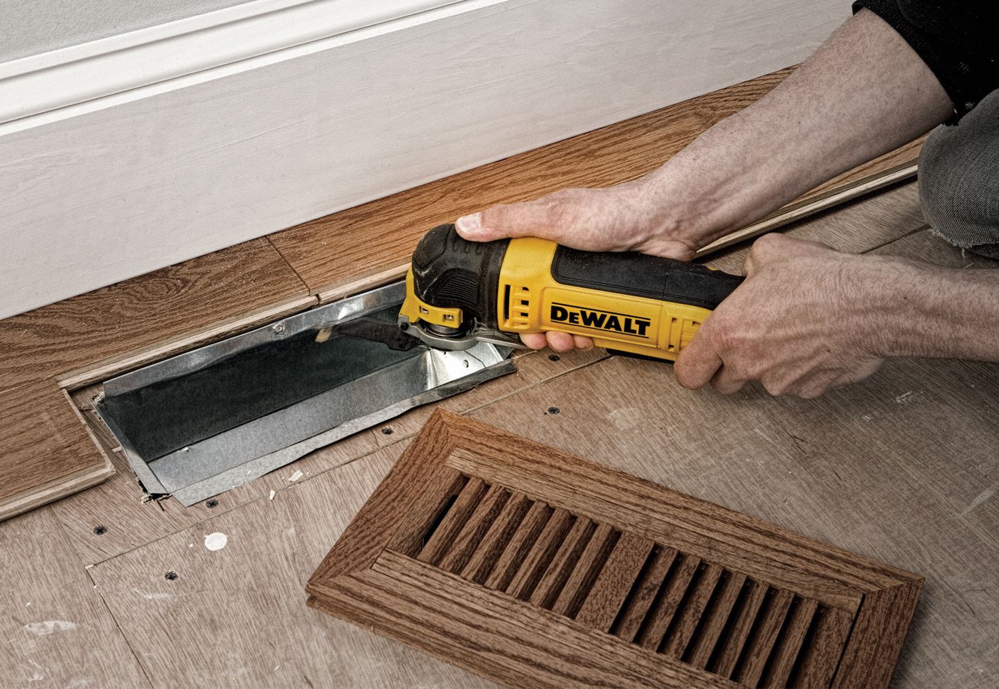 DEWALT Oscillating Tool Kit 0 to 22,000, 3.2° Oscillation Angle, 3 A