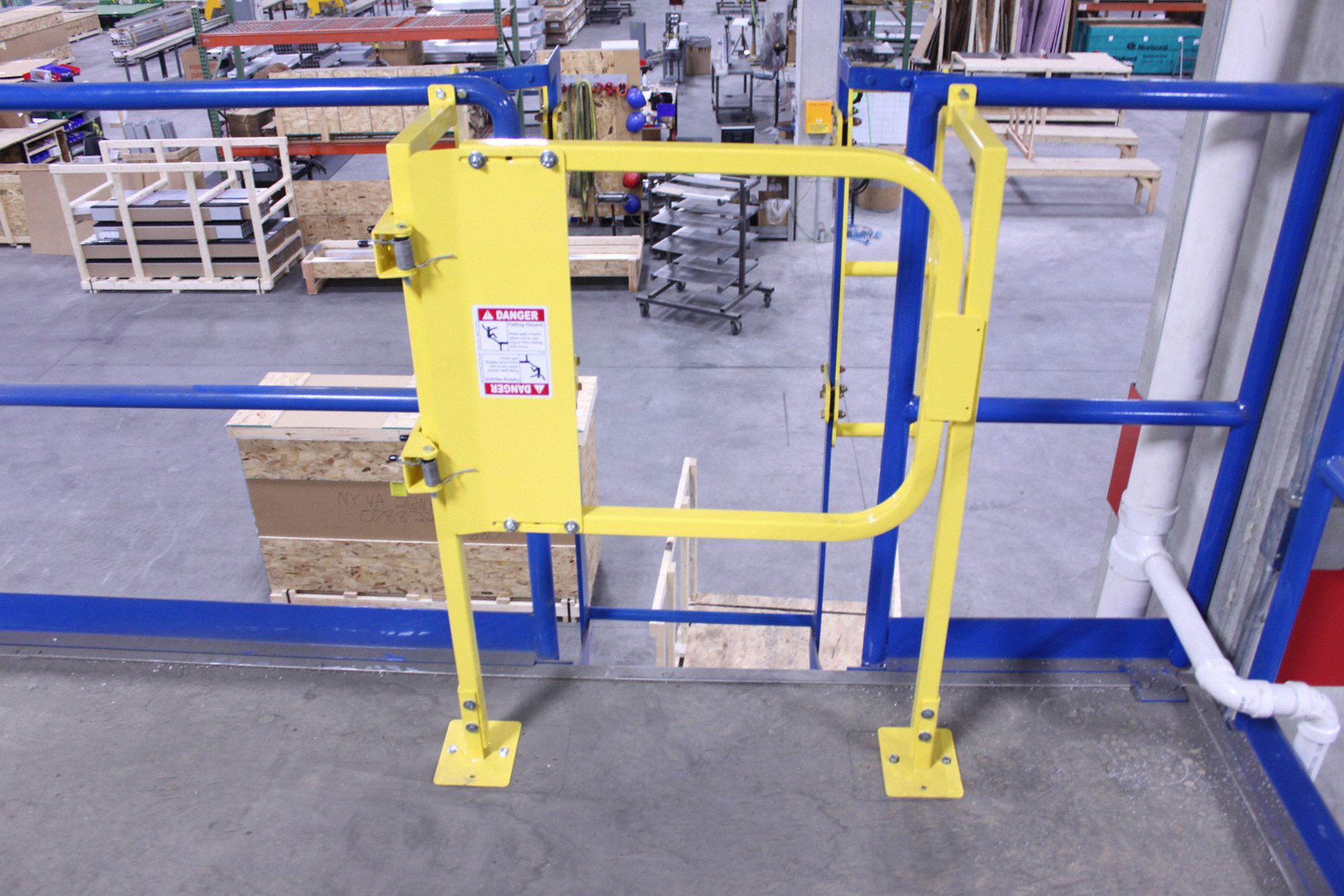 PS INDUSTRIES Standoff Railing System 42 in Post Ht, Powder Coated