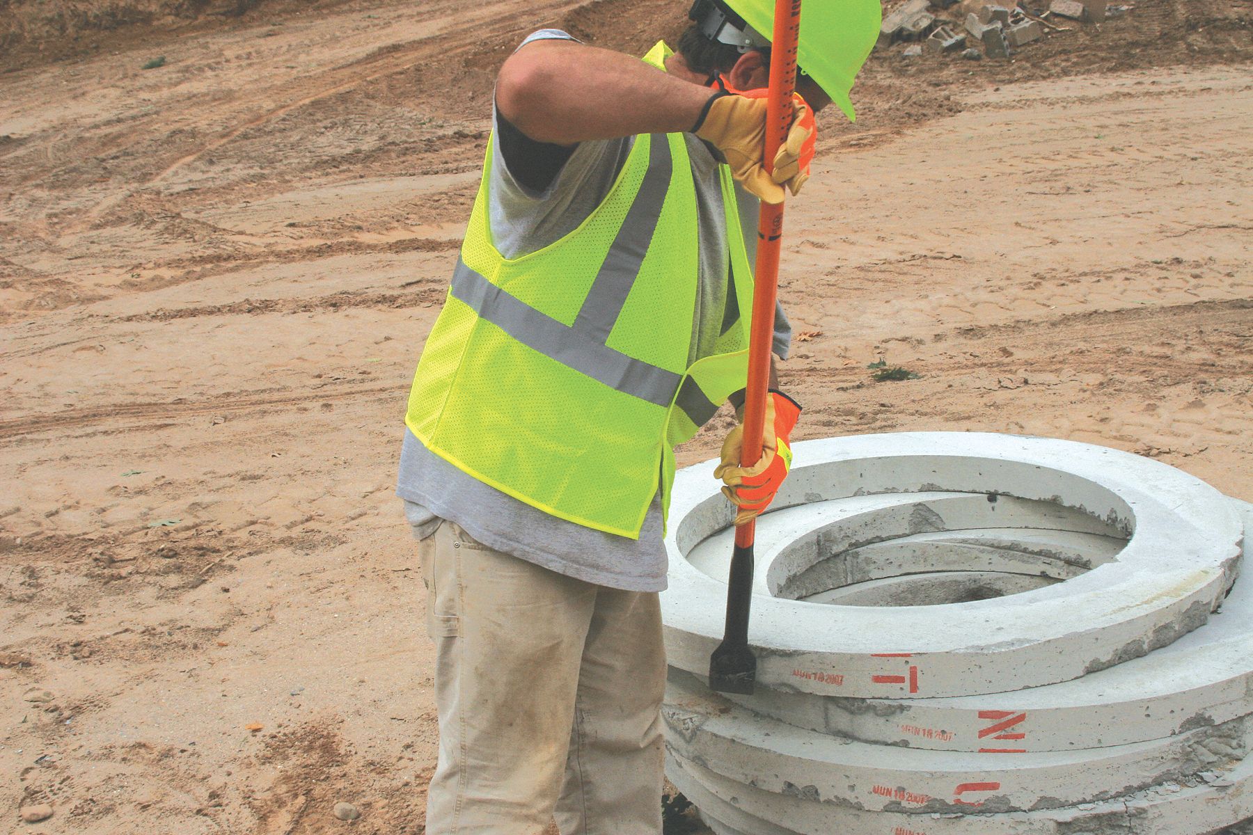 KLEIN TOOLS Grizzly(R) Bar Double Claw End, 56 in Overall Lg, 1 1/2 in