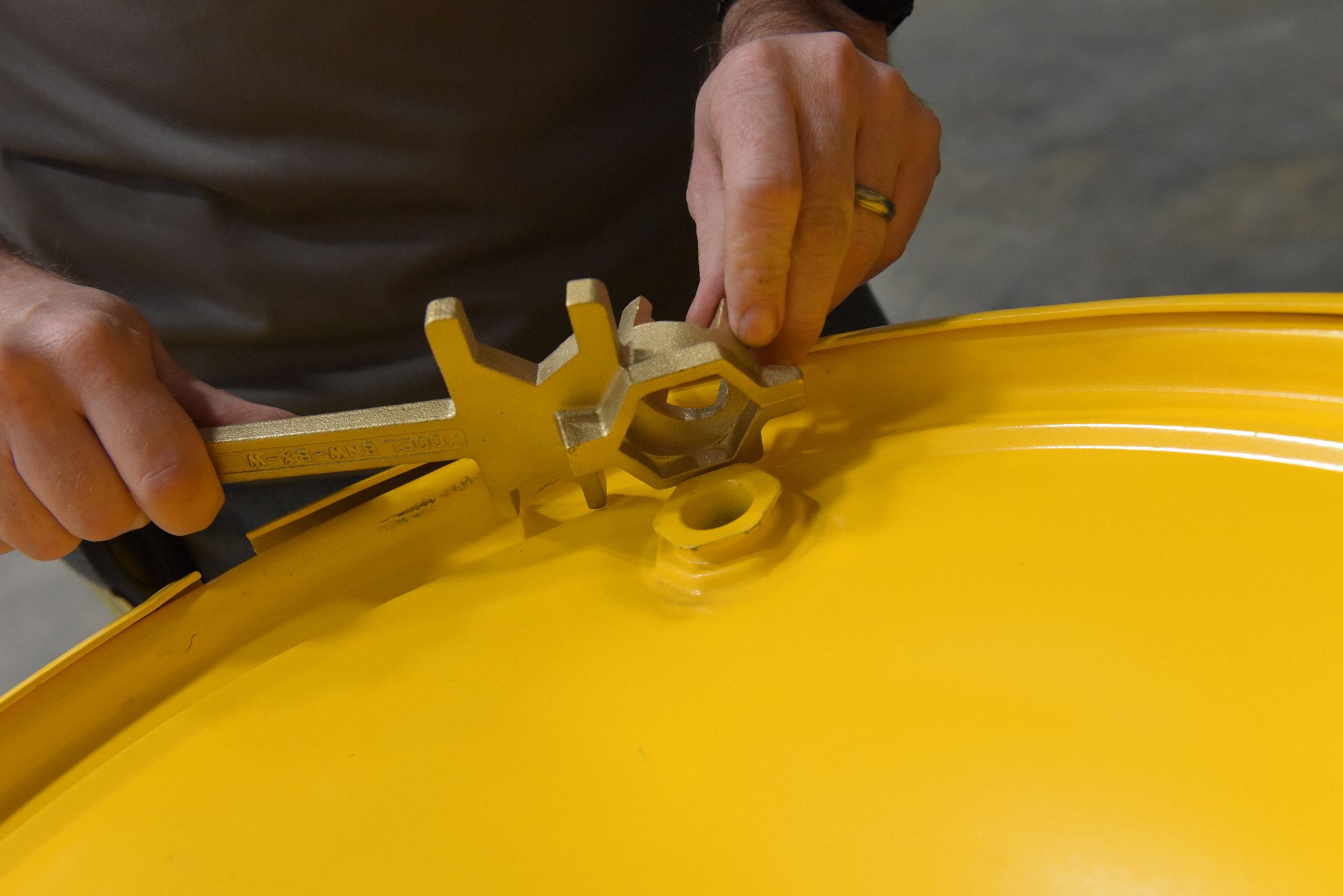 GRAINGER APPROVED Drum Bung Wrench, 3/4 in, 2 in, Bronze, Polished Zinc