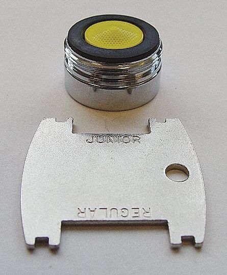 Outlet: 2.2 gpm Flow Rate, Aerated Flow Outlet, Brass, Chrome Finish, Male, UNS