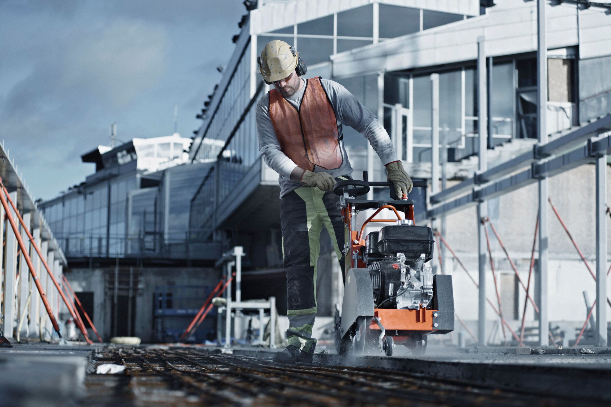 Husqvarna Asphalt Concrete Wet Walk Behind Concrete Saw 20 In Blade Dia 7 5 8 In Max Cutting Depth 2ldu1 Fs 400 Grainger