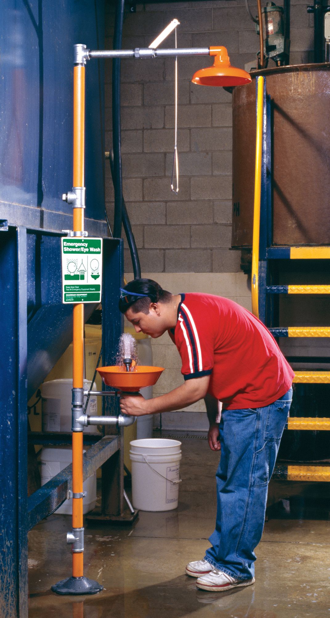 GUARDIAN EQUIPMENT Shower with Eye Wash, Floor Mount, ABS Plastic, Unassembled 2LVA4G1902P