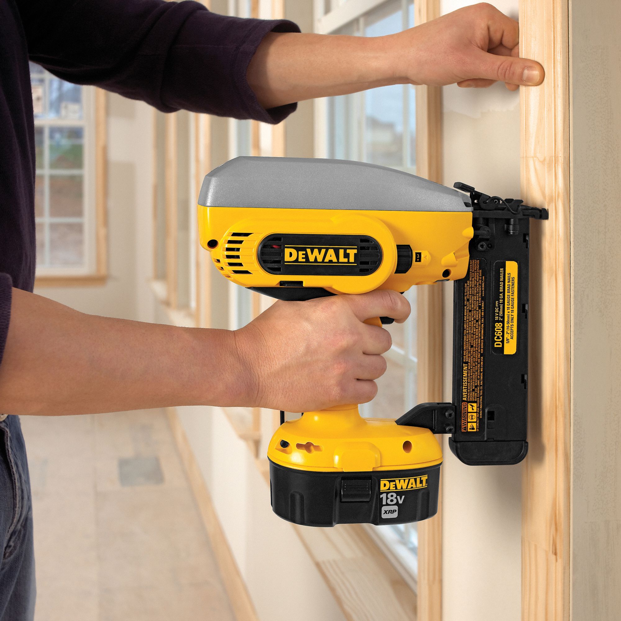 DEWALT Cordless Brad Nailer Kit, 18.0, Adhesive, Straight 2VDJ9