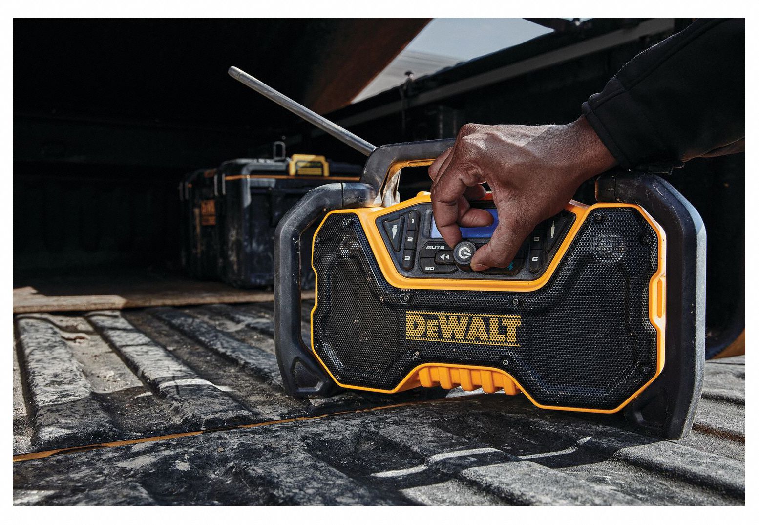 Dewalt Radio V Max V Max Flexvolt Bare Tool Am Fm Auxiliary Bluetooth Usb Usb Charging