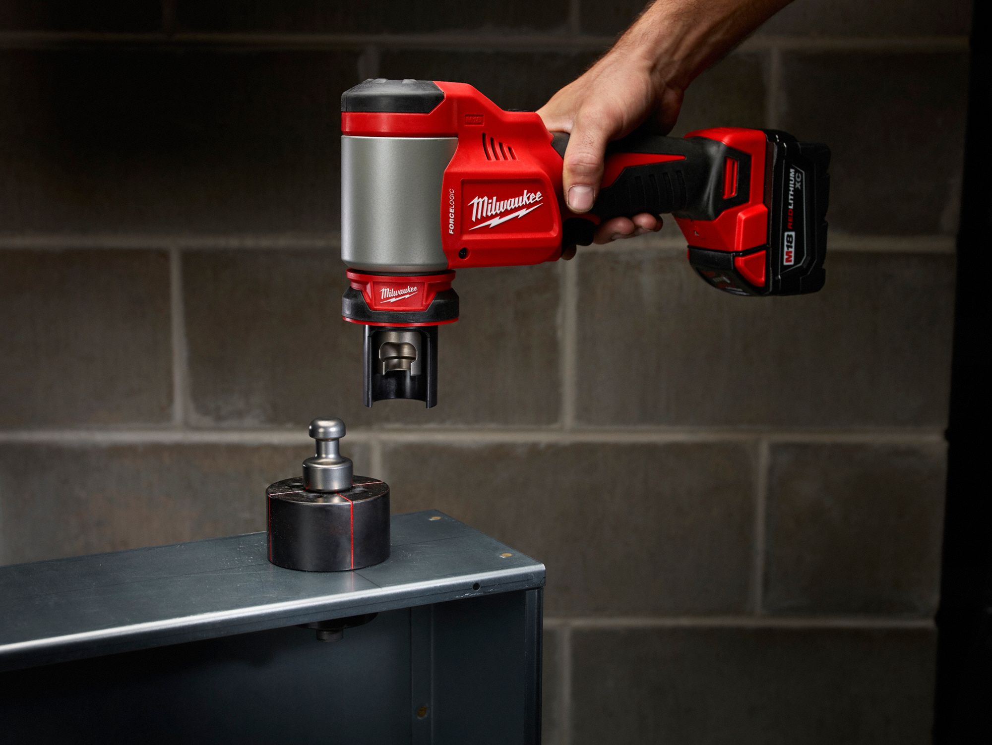 MILWAUKEE Knockout Tool Kit 18V DC, 6 in Punching Capacity (Steel