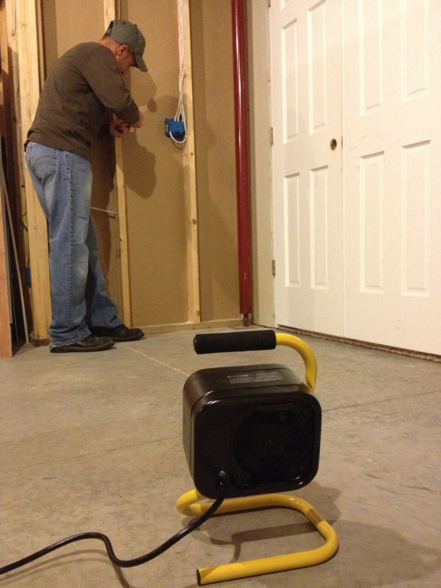 TPI CORP. Portable Electric Jobsite & Garage Heater 0.95kW/1.5kW Watt