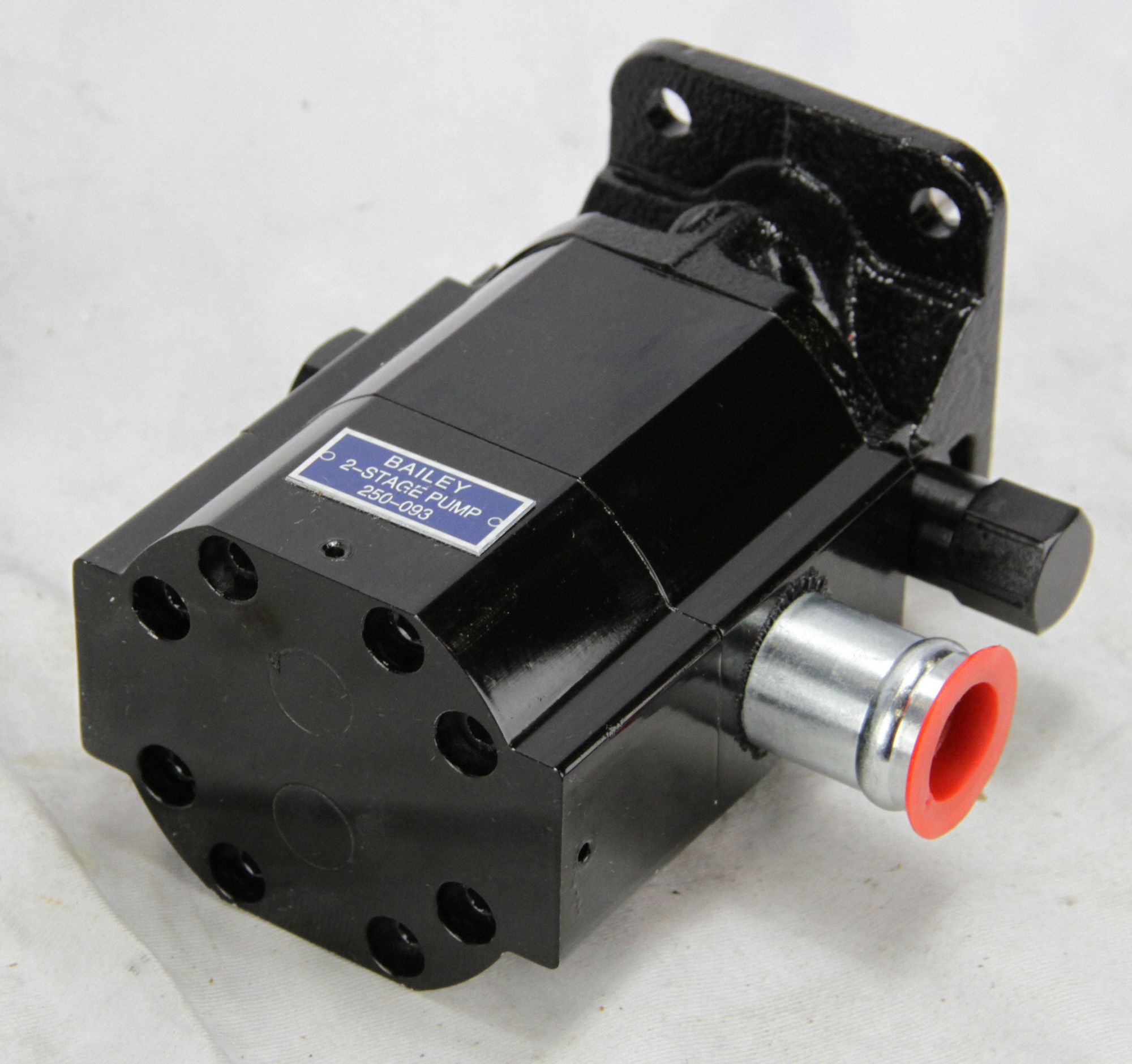 CHIEF 6 hp HP Required 3,600 Input RPM Hydraulic Gear Pump 35LP23