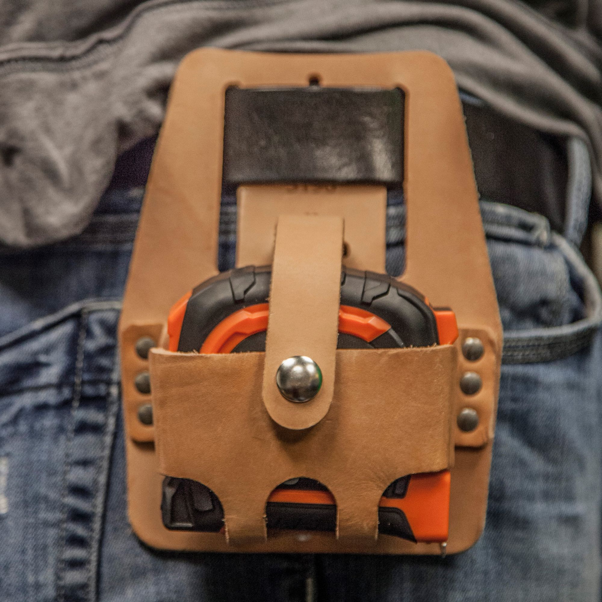 KLEIN TOOLS Tan, Tool Holster, Leather, For Maximum Belt Width 2 1/2 in