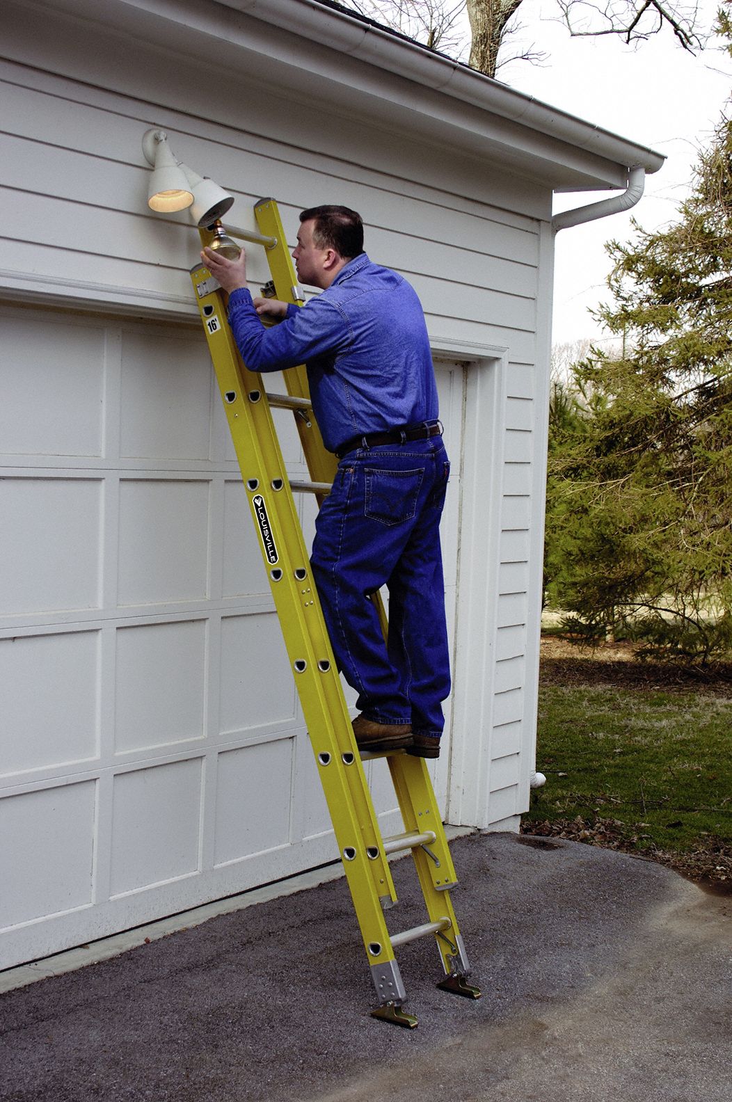 Louisville 24 Ft Fiberglass Extension Ladder, 250 Lb Load Capacity, 50. 