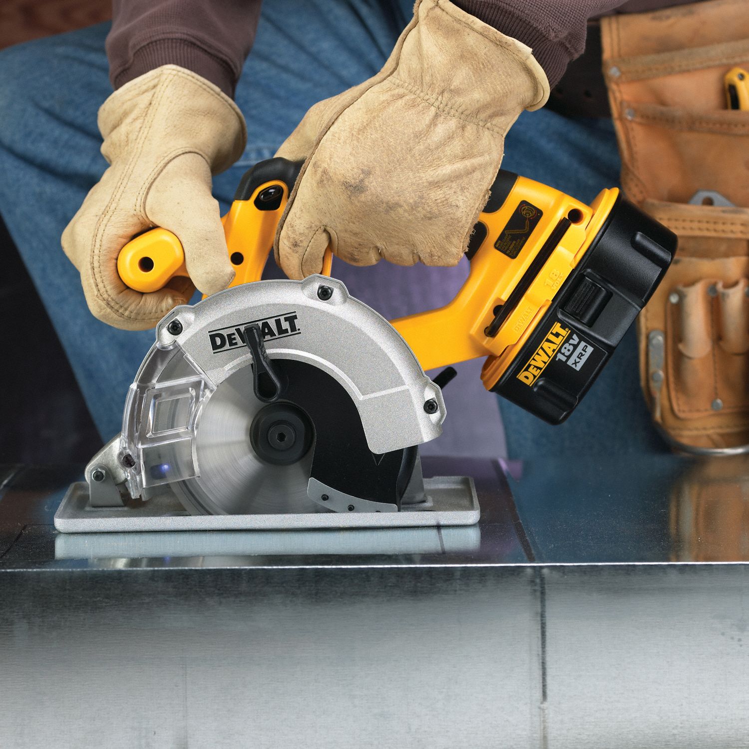 DEWALT Cordless Circular Saw Kit, 5 1/2 in Blade Dia., Left Blade Side