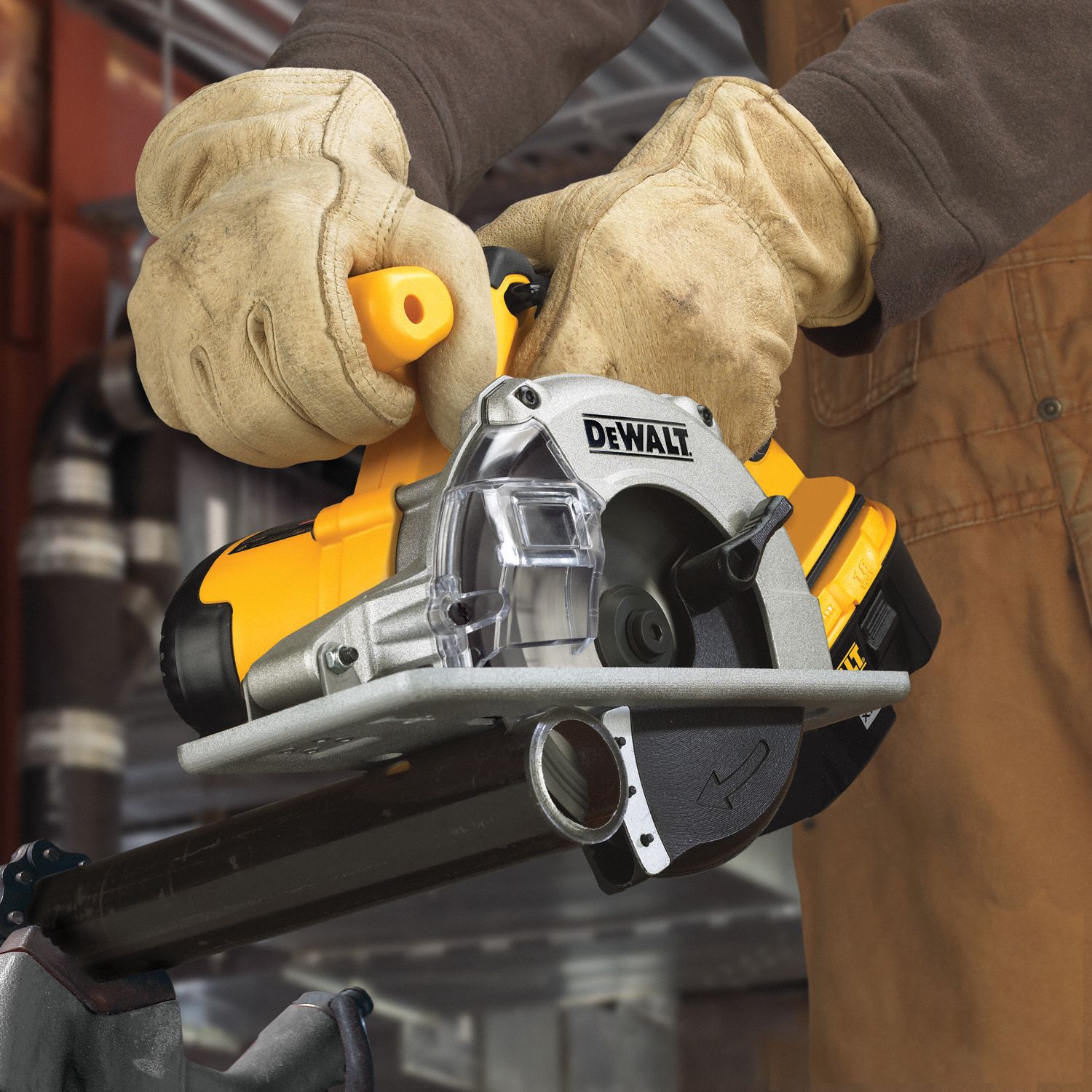 DEWALT Cordless Circular Saw Kit, 5 1/2 in Blade Dia., Left Blade Side