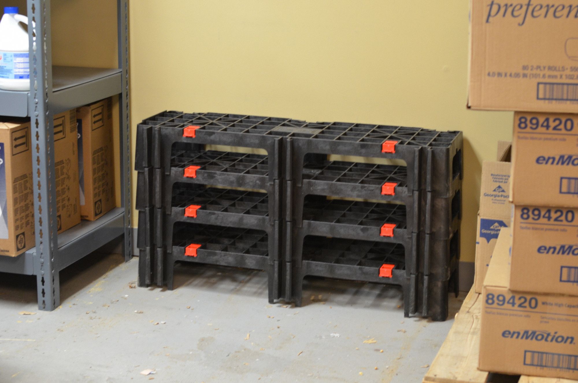 FAST LOCK PALLET 4Way Nestable High Density Polyethylene Pallet, 12