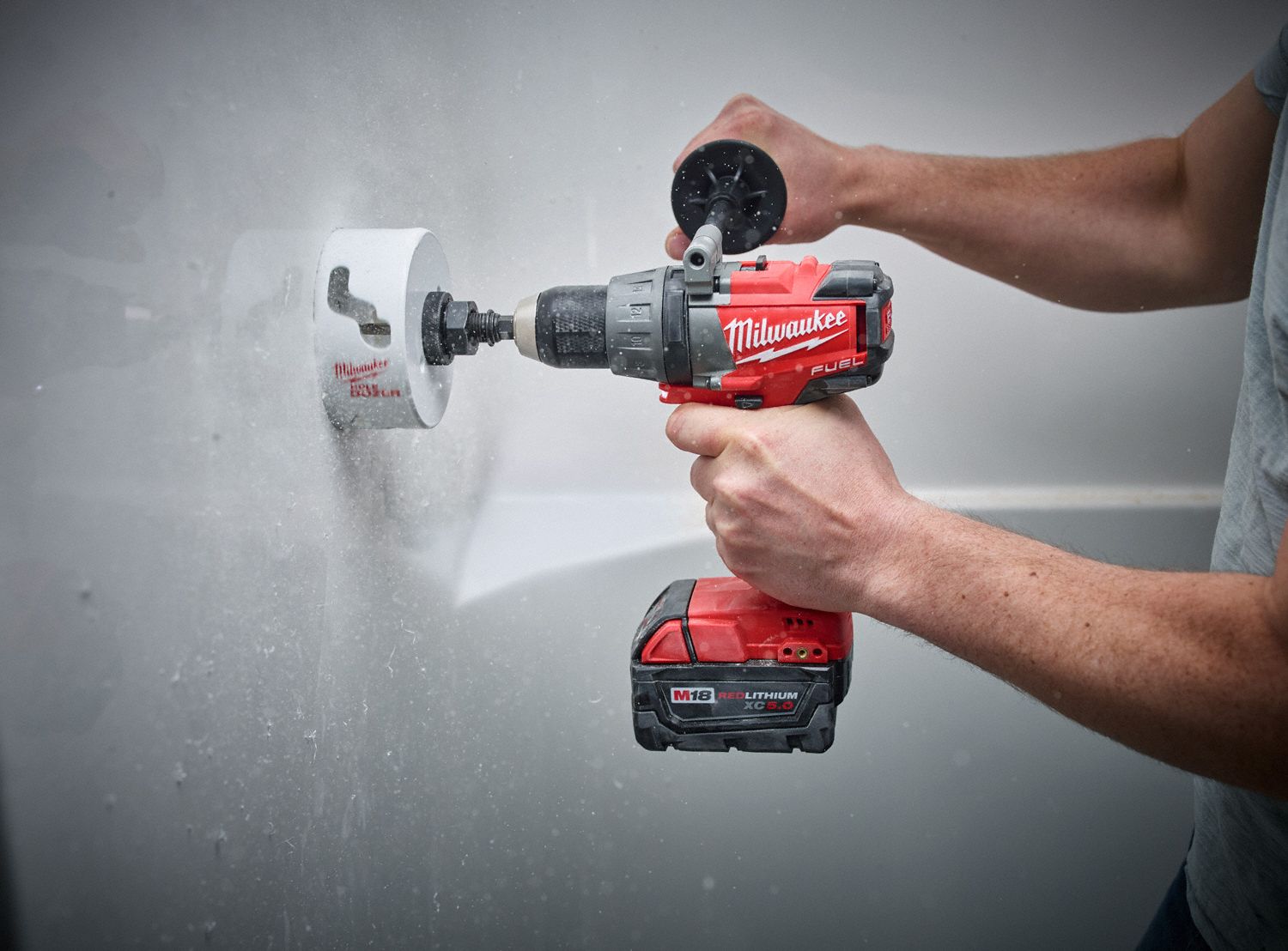 MILWAUKEE Cordless Drill/Driver Kit, 1/2 in Chuck Size 39EP08270322