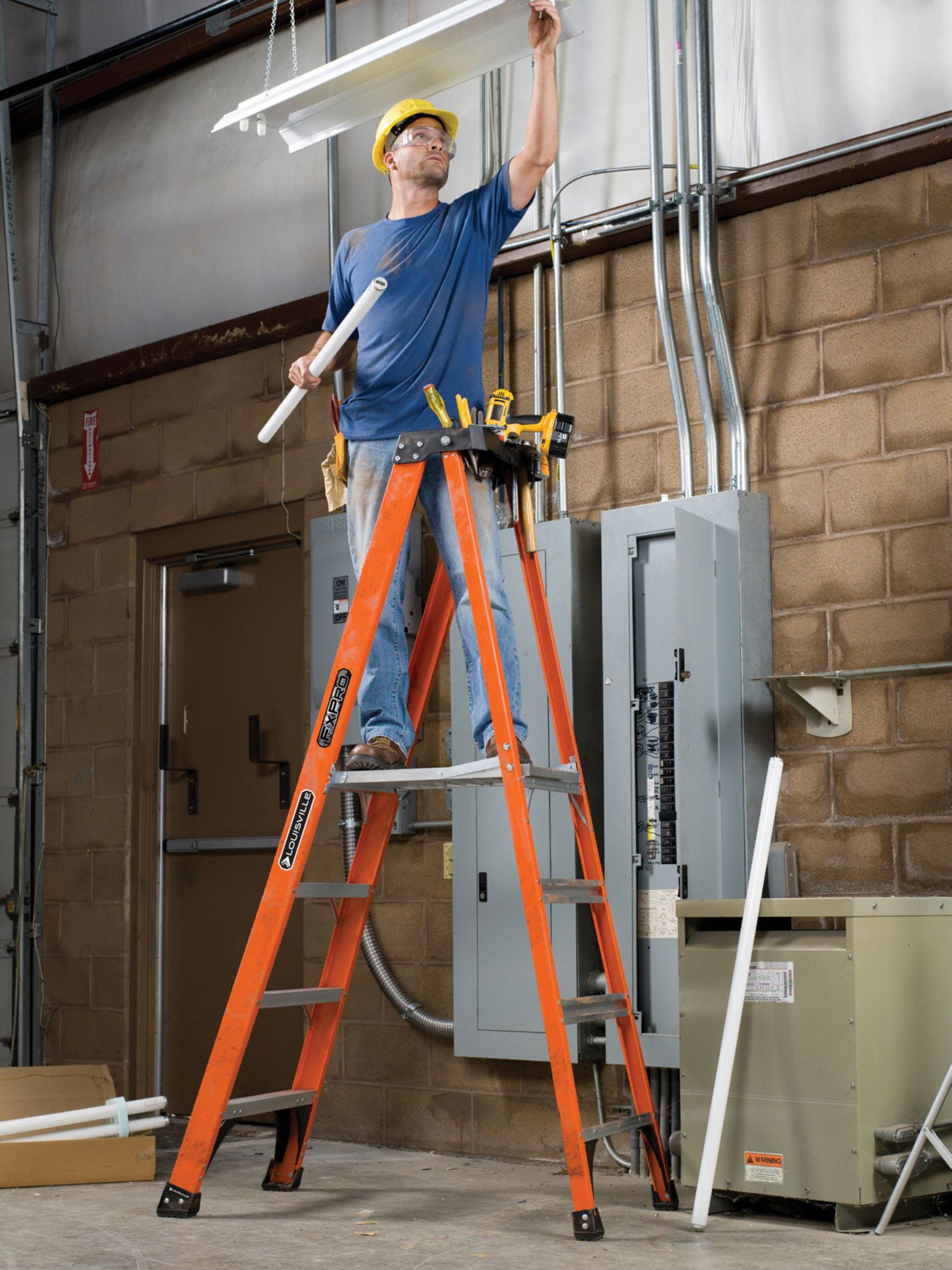 LOUISVILLE Platform Stepladder 14 ft 3 in Ladder Ht, 11 ft 5 in