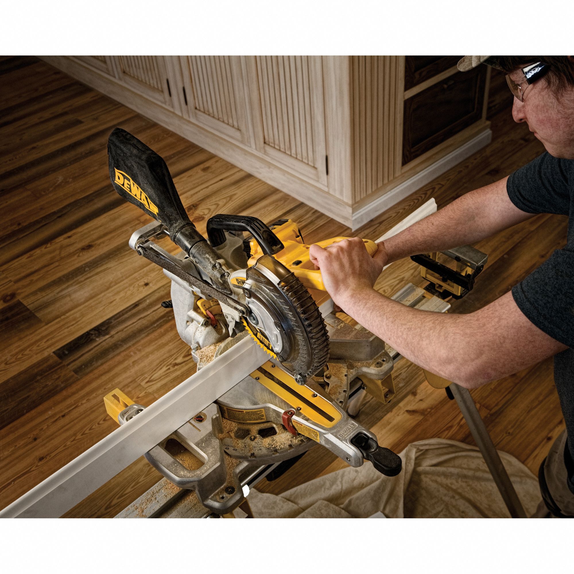DEWALT Cordless, Miter Saw Kit, 7 1/4 in Blade Dia., Max. Blade Speed