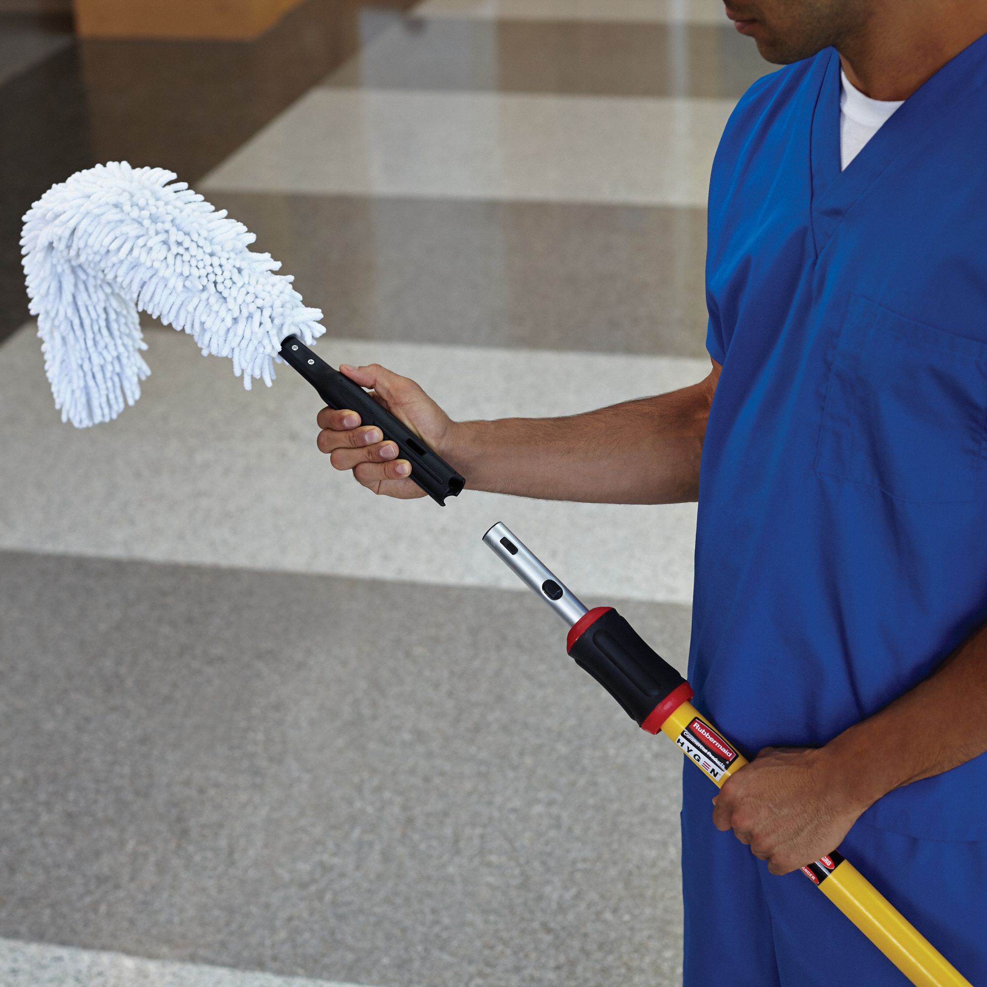 RUBBERMAID COMMERCIAL PRODUCTS Duster, Microfiber Head Material, 20 in