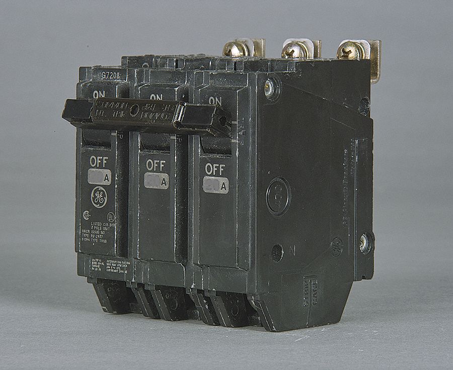 GE Miniature Circuit Breaker 30 A, 120/240V AC, Three Phase, 22kA at