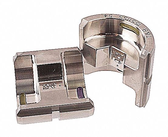 Upper and Lower Crimping Die: 4/0 AWG Copper, 2/0 AWG Aluminum, 2 Sizes, Code