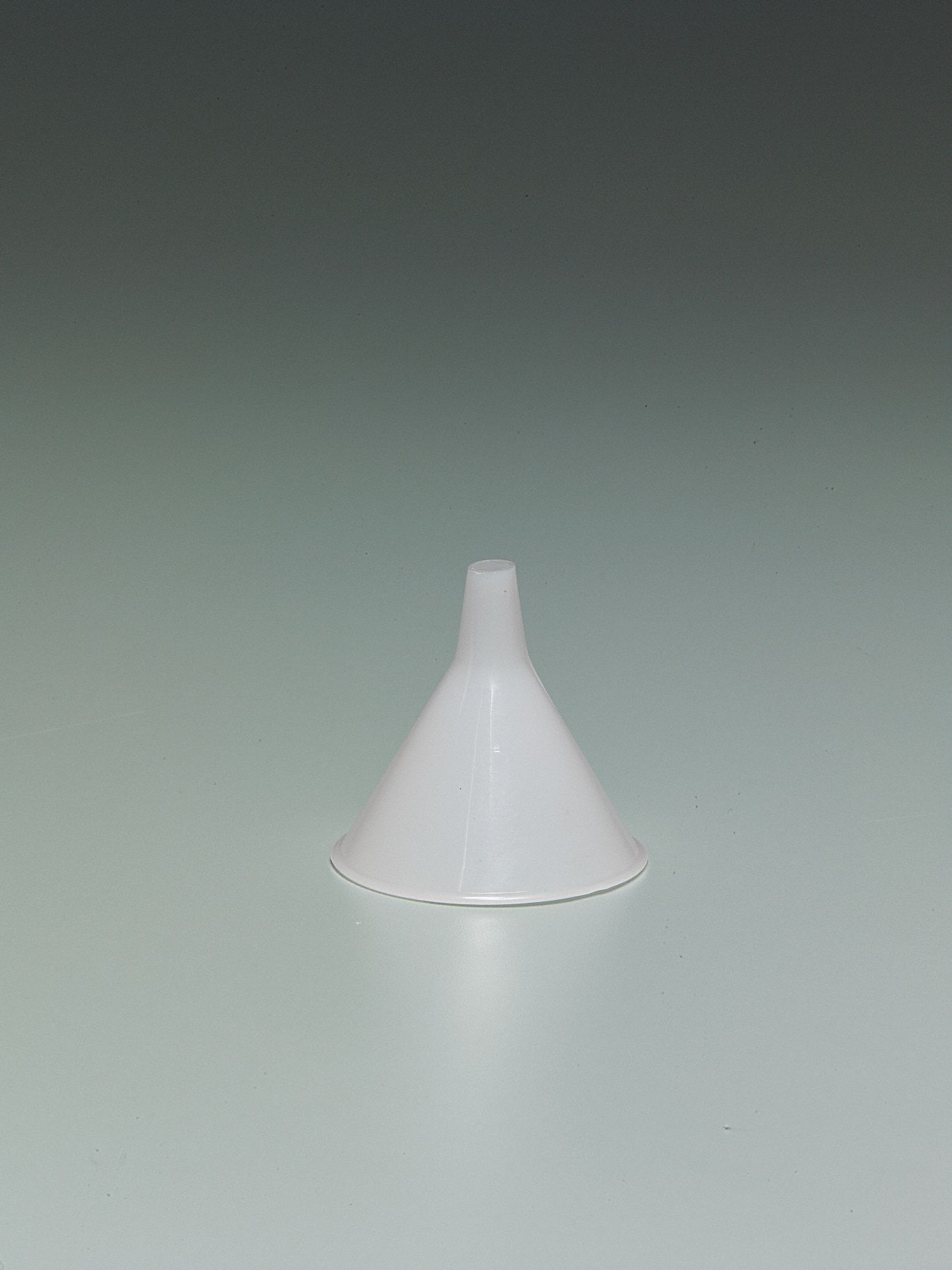 Short-Stem Funnel Polypropylene PK12