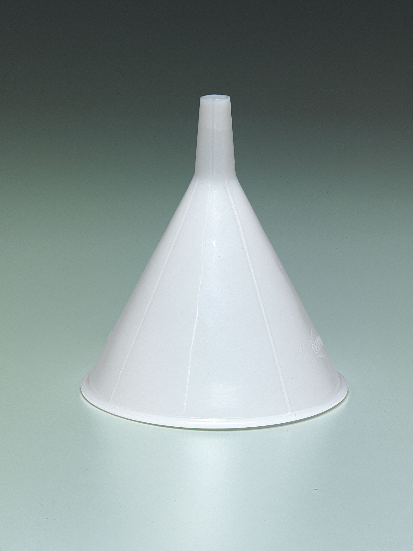 Short-Stem Funnel Polypropylene PK12