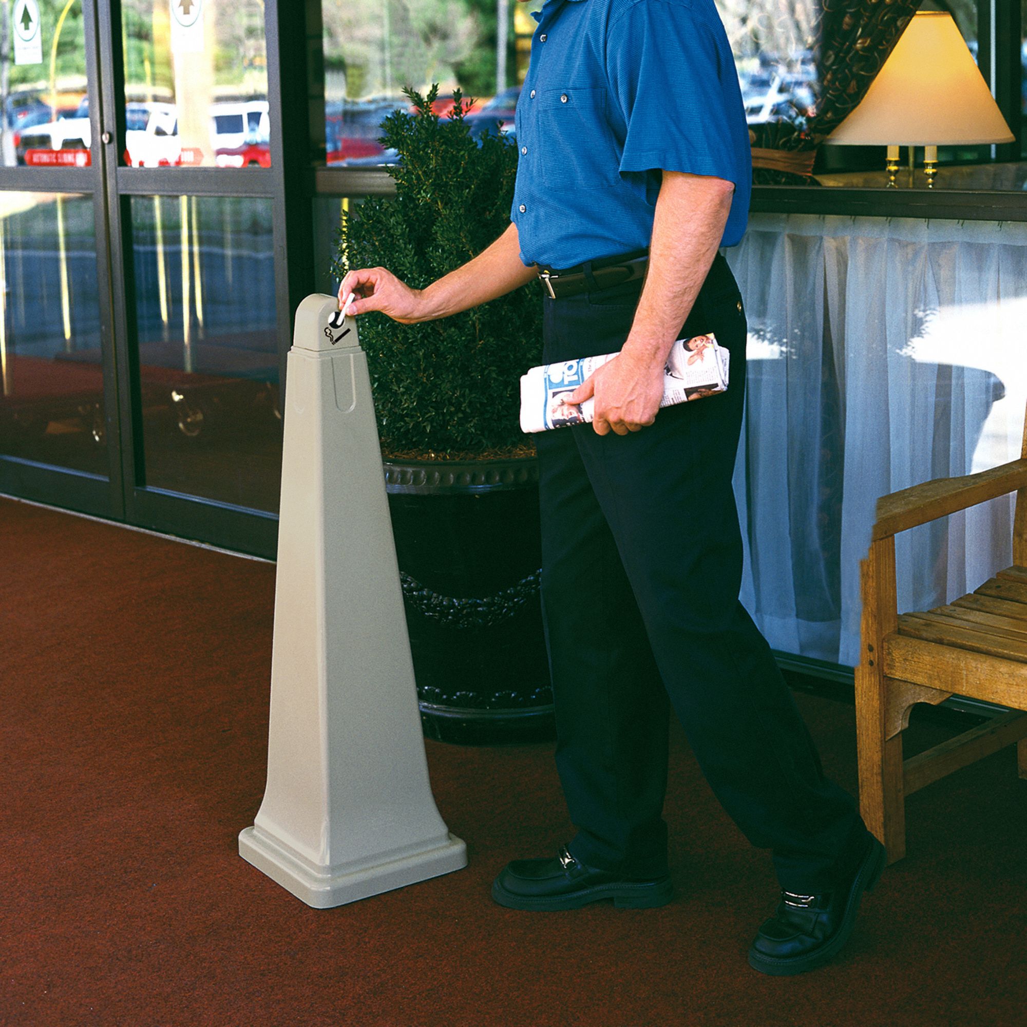 RUBBERMAID COMMERCIAL PRODUCTS 1 gal Cigarette Receptacle, 39 1/2 in