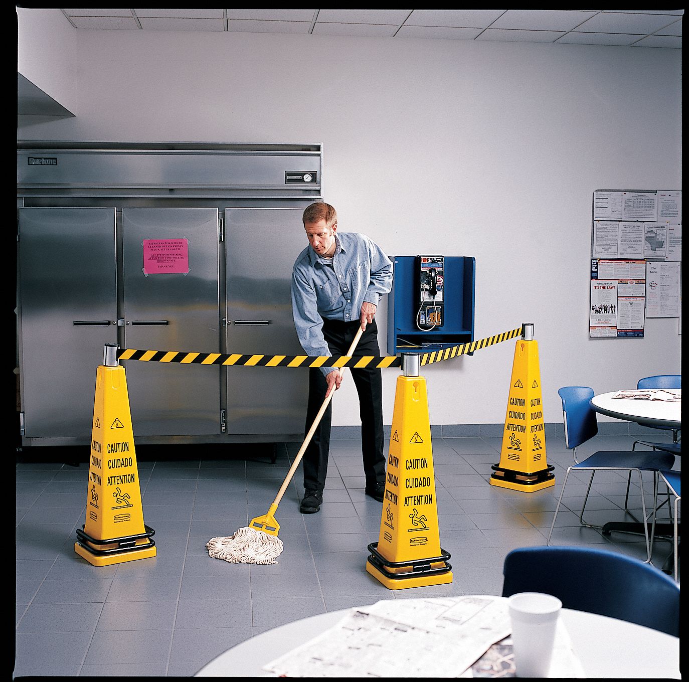 RUBBERMAID COMMERCIAL PRODUCTS Barricade Cone System, Cone Size 39 3/4