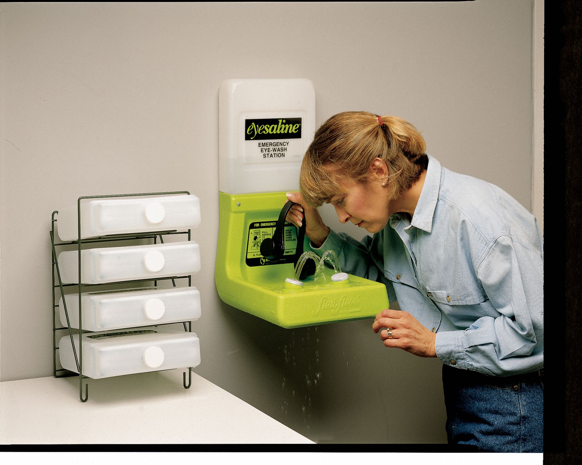 HONEYWELL Eye Wash Station Green, 20 in Ht, 10 1/2 in Wd, 13 1/2 in Dp