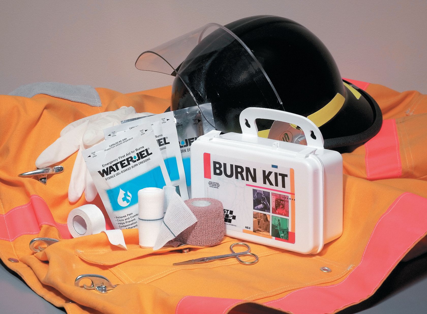 3RUM5 - Burn Care Kit Plastic 12 Piece