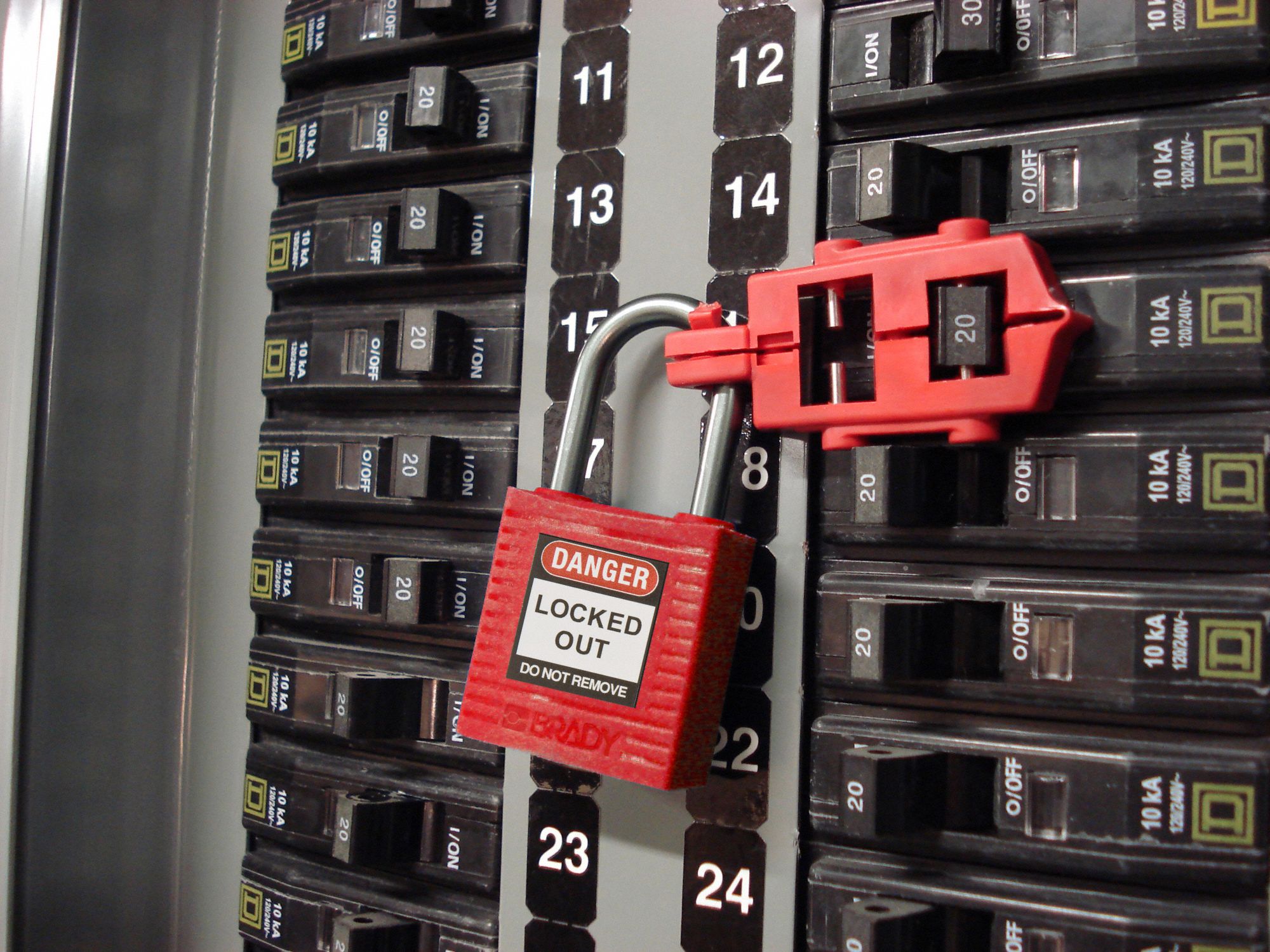 BRADY Single Pole Breaker Lockout 120 Circuit Breaker Volt, Max. 1 Padlocks, 5/6 in Ht, 6 PK